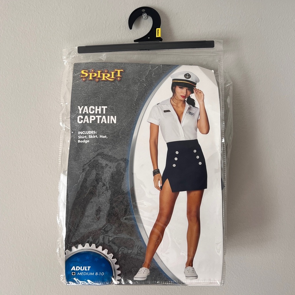 Spirit Halloween Women's Black Yacht Captain Costume